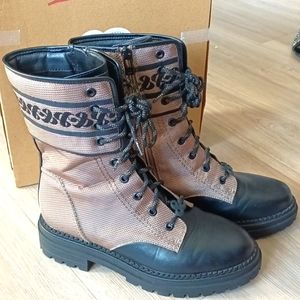 Sam and Libby combat Boots size 8